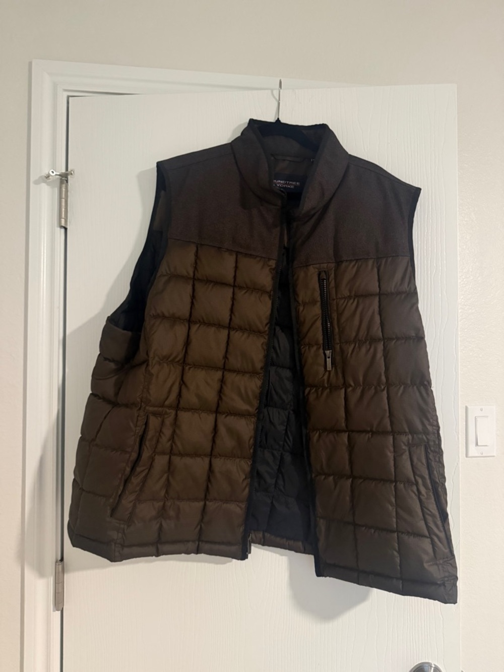 Roundtree & Yorke Quilted Dark Brown Men's Vest